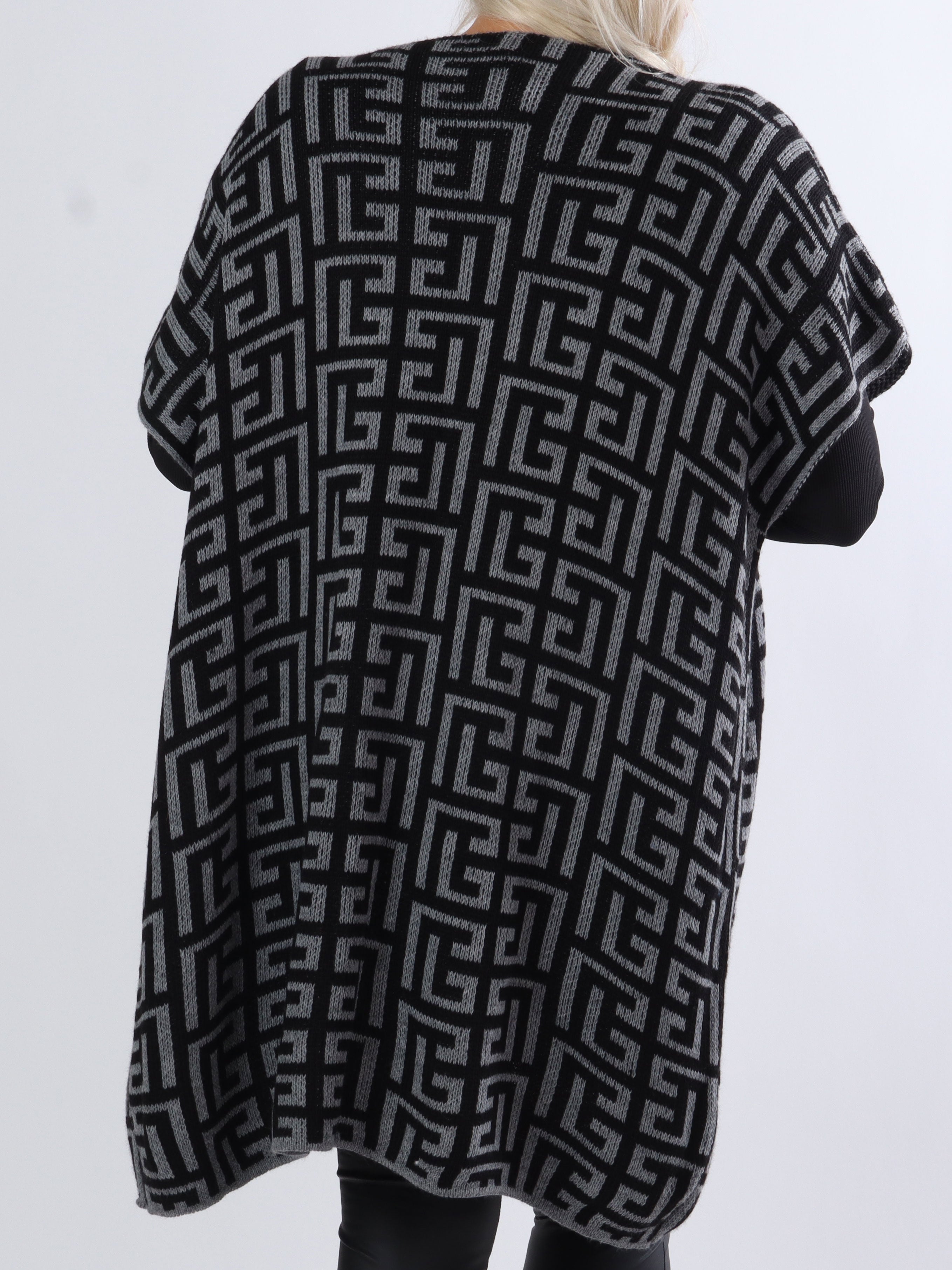 Tilly Pattern - Plus size stickad kofta utan ärmar